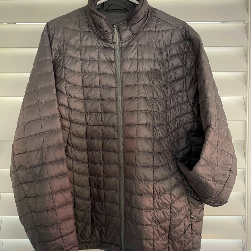 The North Face men’s slate grey down jacket